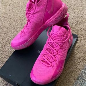 Kevin Durant XI Hot Pink “KD Aunt Pearls”